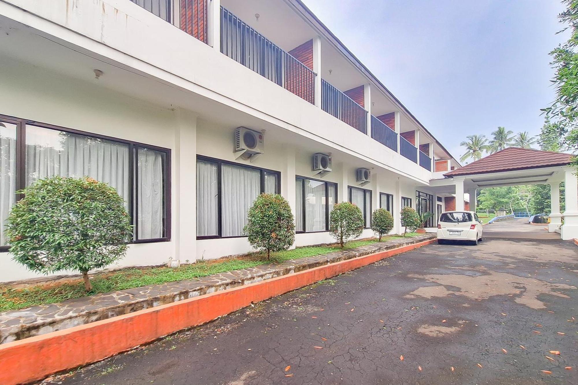Urbanview Hotel Tridaya Cisarua Puncak Экстерьер фото