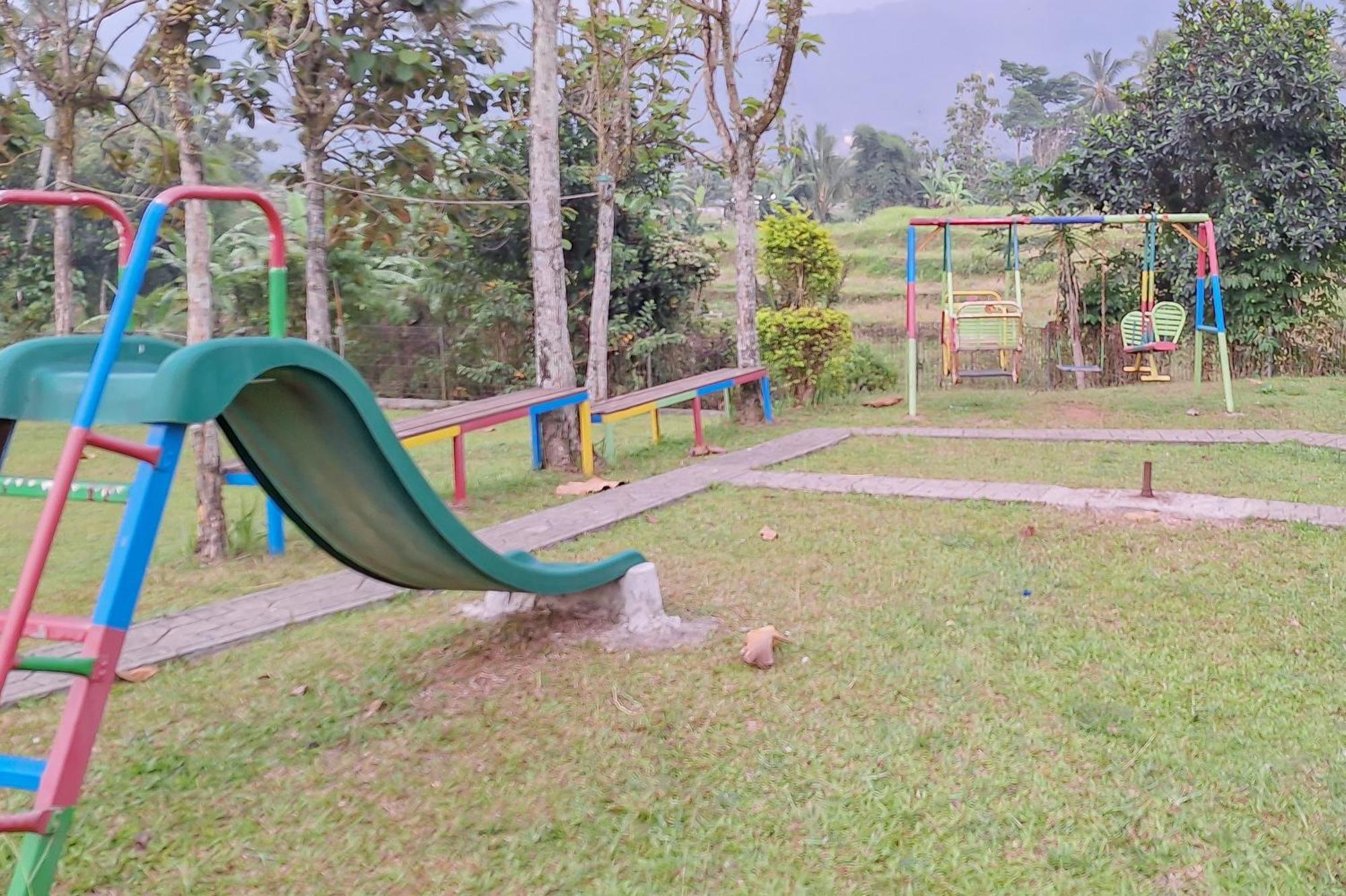 Urbanview Hotel Tridaya Cisarua Puncak Экстерьер фото